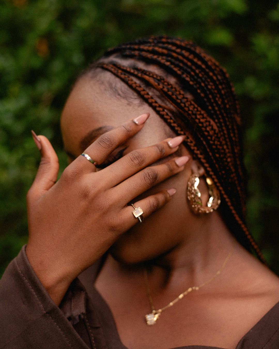 10 erreurs qui peuvent abîmer tes cheveux après une coiffure protectrice